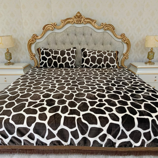 Winter King Size Bedsheet Set with 2 Pillow Covers - Cheetah Print