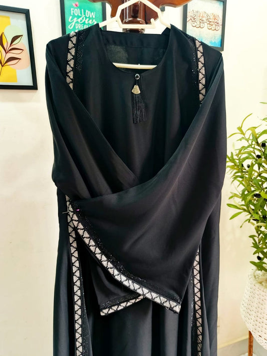 Abaya - Off white strip