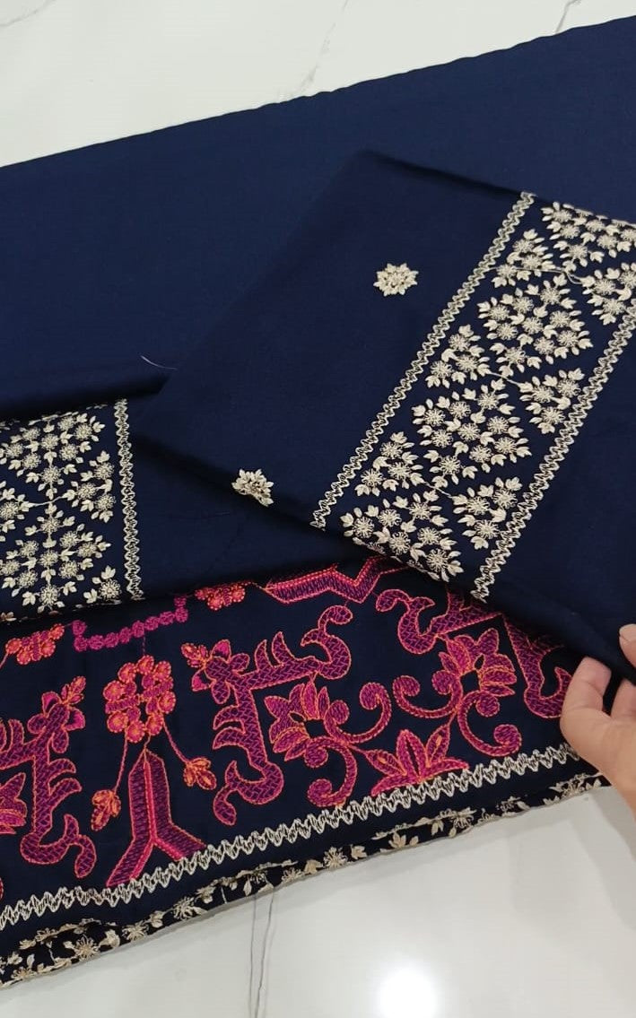 Embroidered Karandi 3-Piece Suit with Chiffon Dupatta – Winter Collection