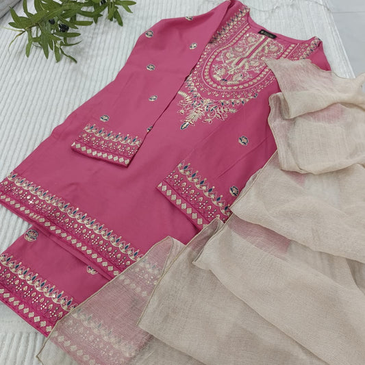 Celebrate Eid with Noor-e-Zar Collection - Flat 25% Off Festive Pakistani Dresses Online