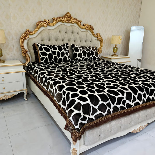Winter King Size Bedsheet Set with 2 Pillow Covers - Cheetah Print