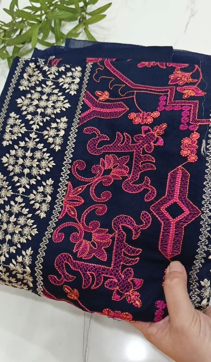 Embroidered Karandi 3-Piece Suit with Chiffon Dupatta – Winter Collection