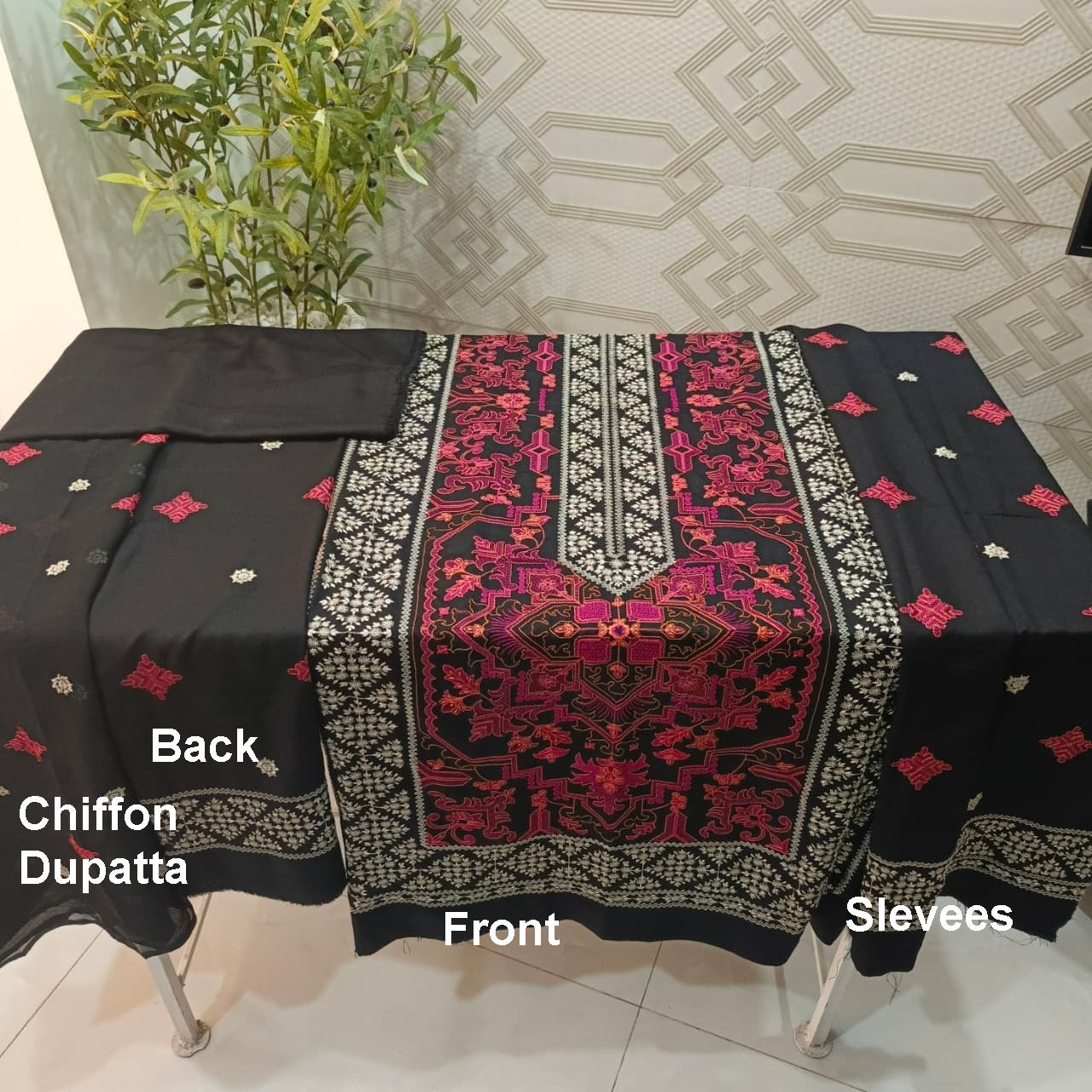 Embroidered Karandi 3-Piece Suit with Chiffon Dupatta – Winter Collection