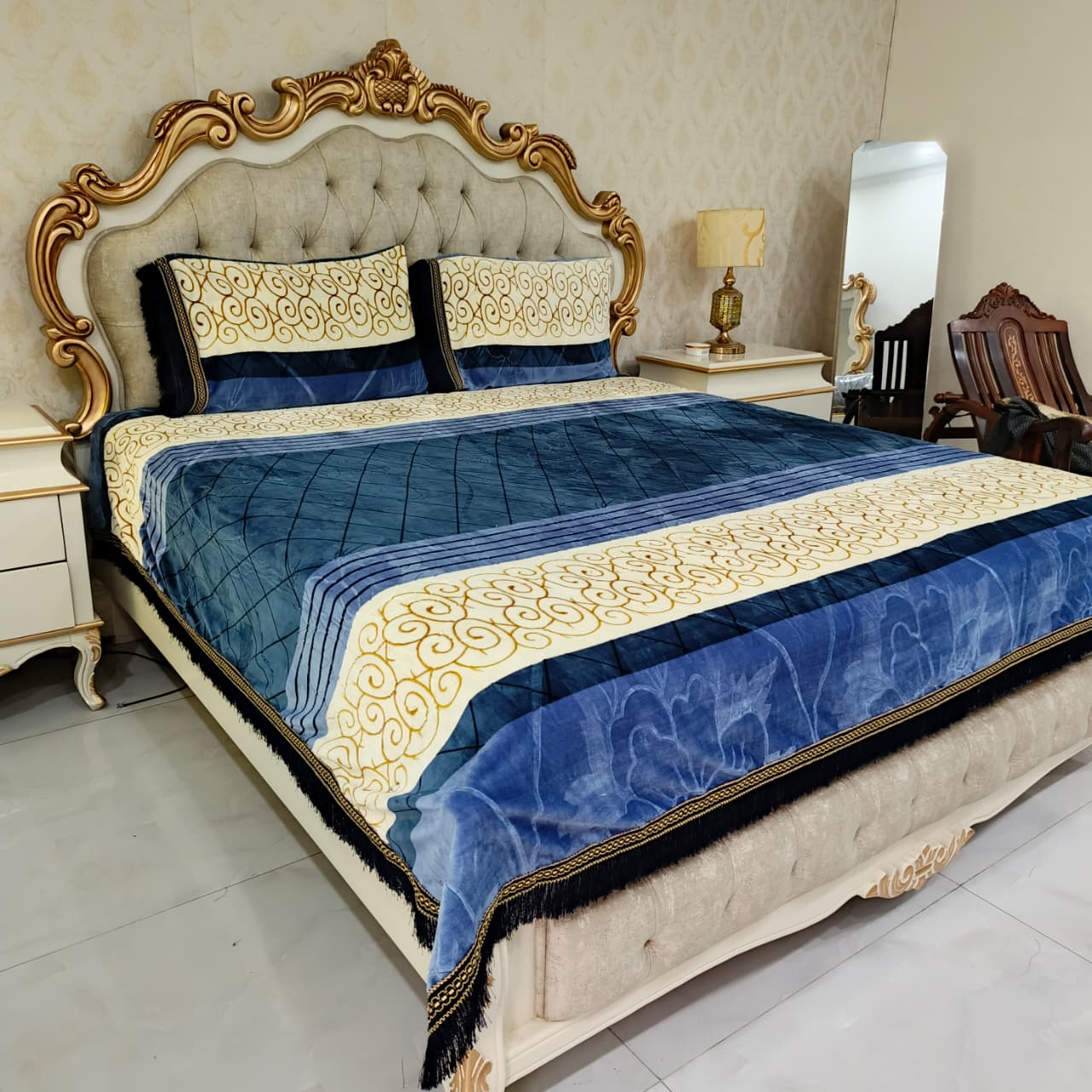 Imported 3D Fabric King Size Bedsheet Set with 2 Pillow Covers - vintage blue