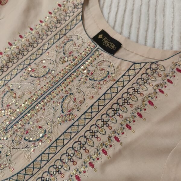 Zar - Sunehre Khwaab Premium Embroidered 3 Piece Suit | Luxury Wedding & Festive Wear Pakistan - Image 5